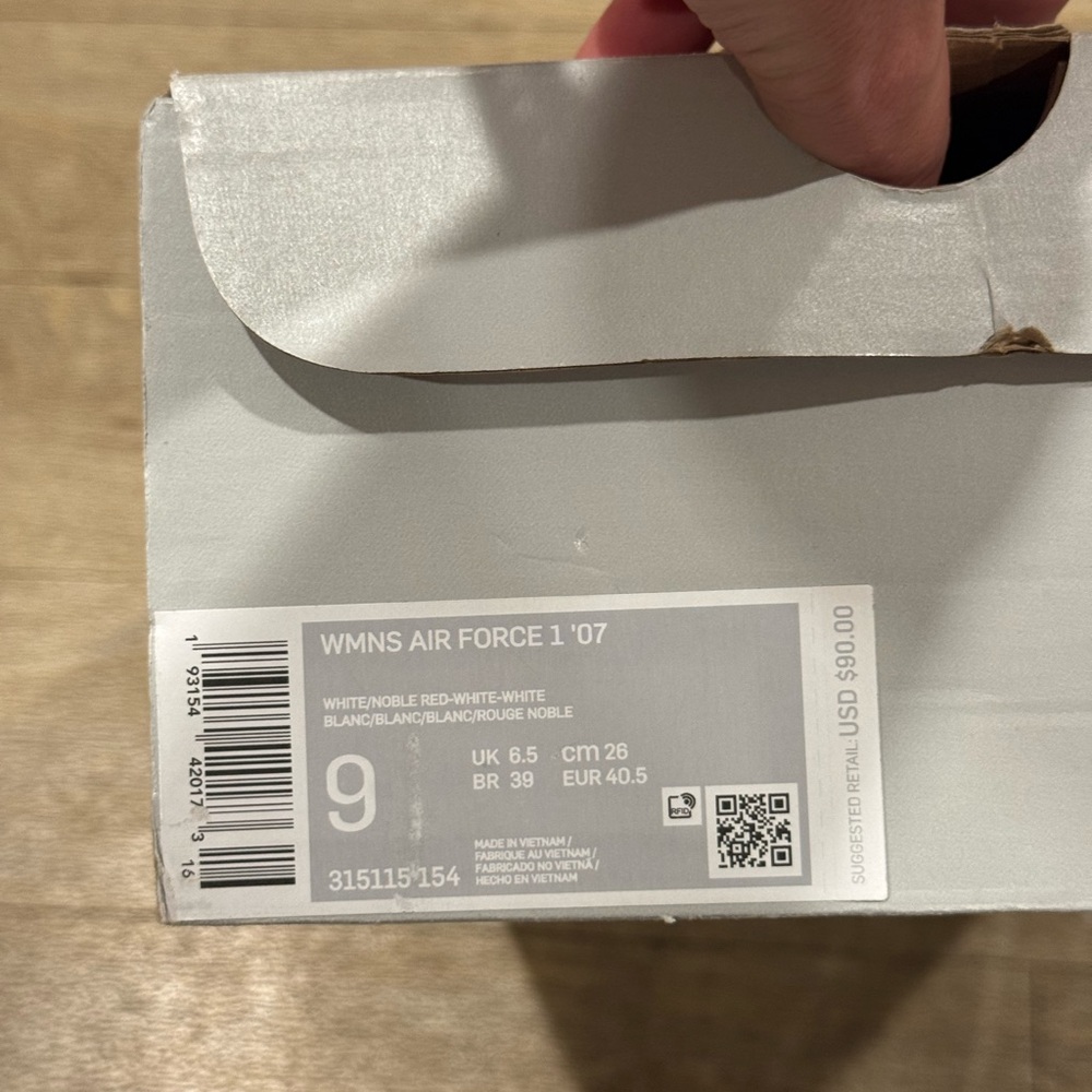 Nike Women's White and Red Low-Top Sneakers - Picture 11 of 11